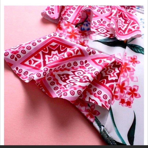 Patterned pink one piece swimsuit - Picture 6 of 8